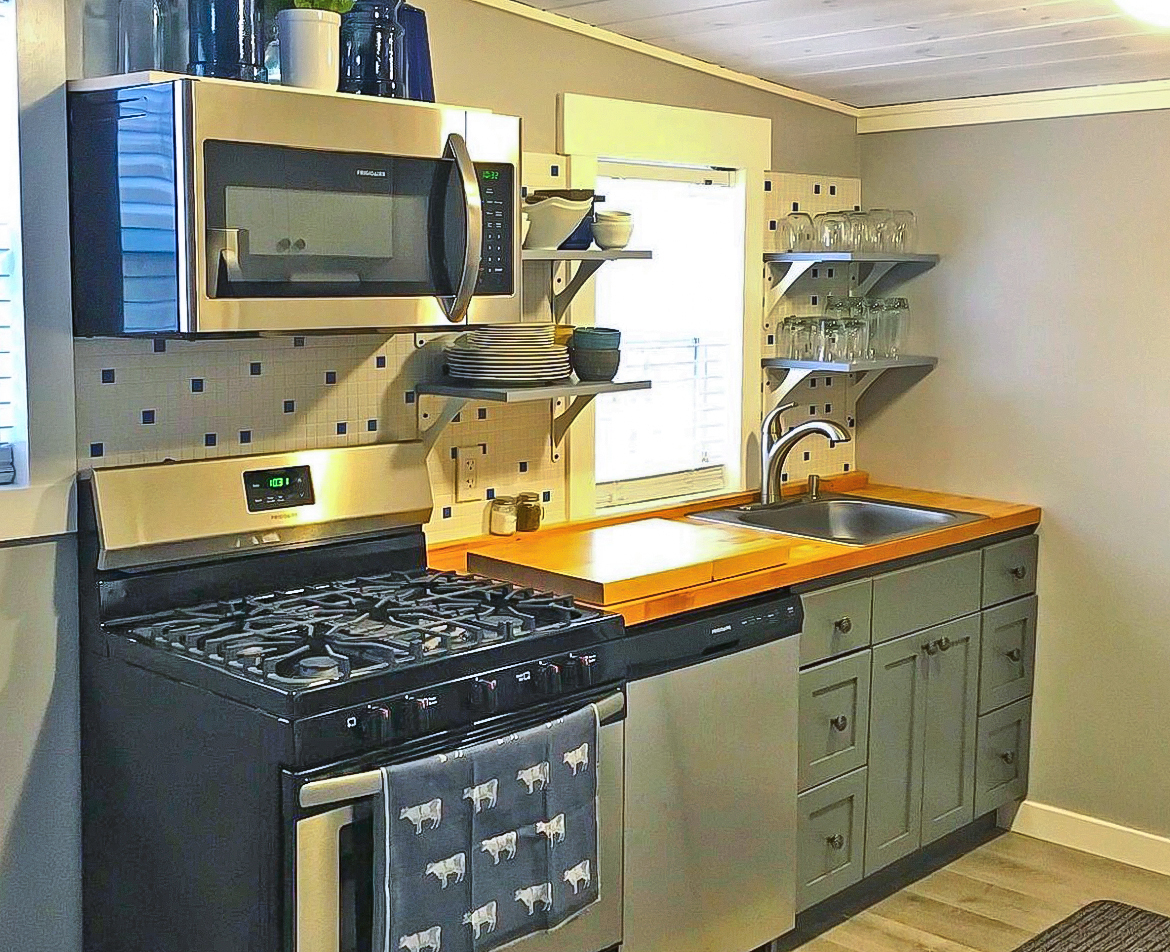 200 E Grove Street, Utica, IL 61373