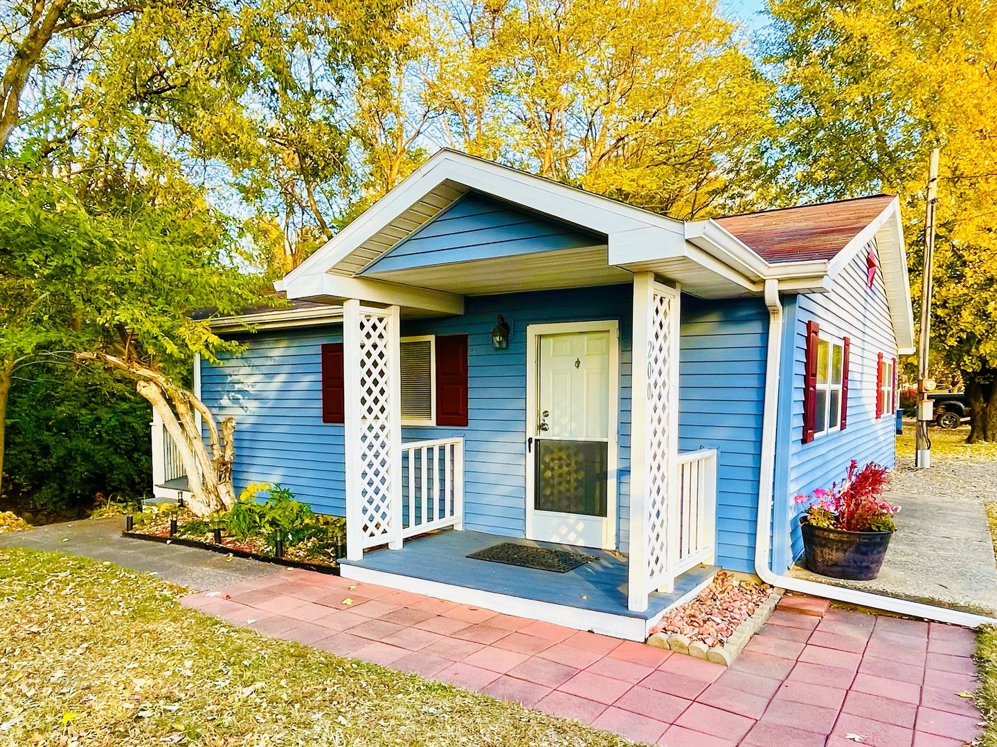 200 E Grove Street, Utica, IL 61373