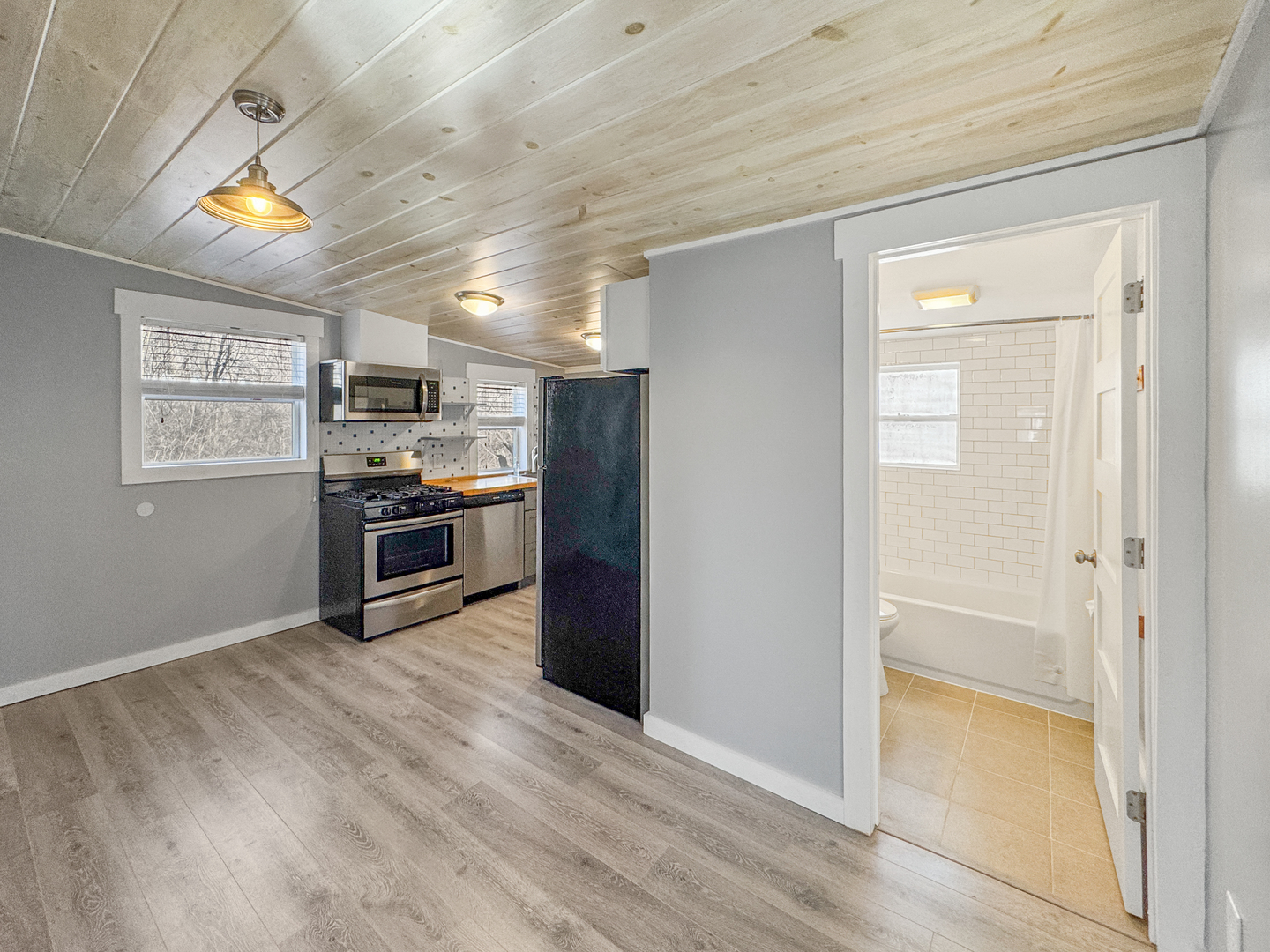 200 E Grove Street, Utica, IL 61373