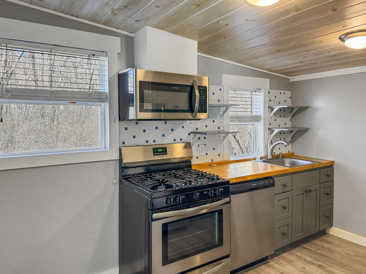 200 E Grove Street, Utica, IL 61373