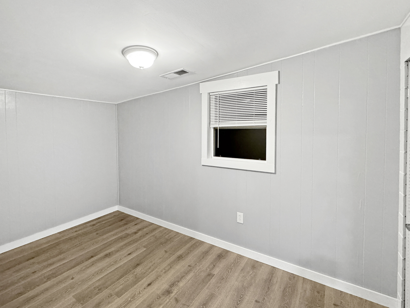 200 E Grove Street, Utica, IL 61373