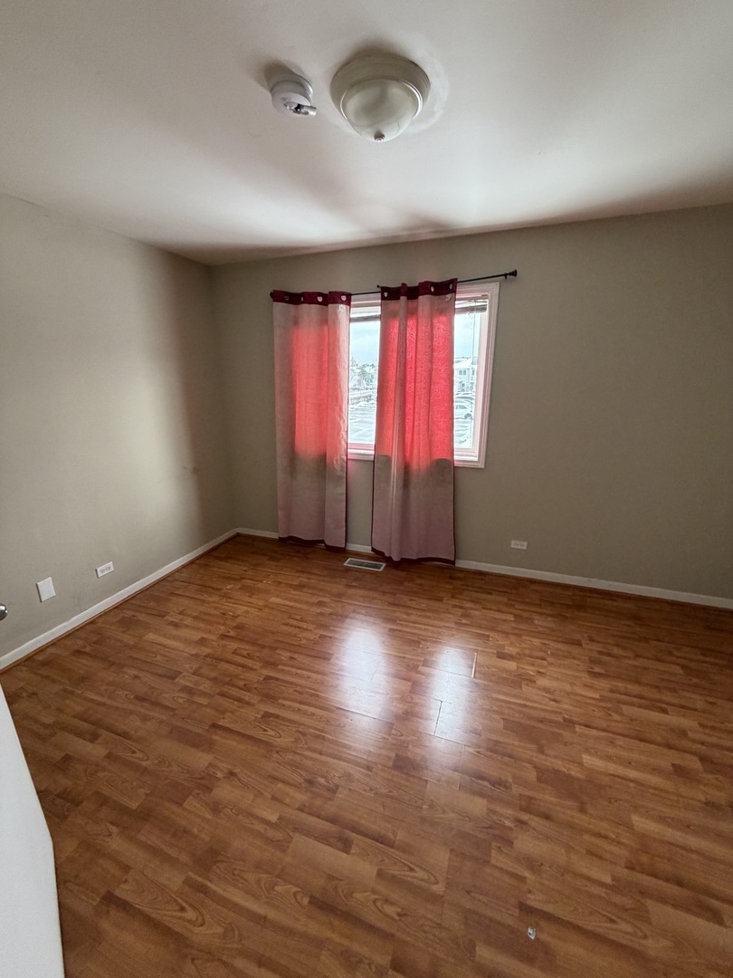 523 MEADOW GREEN Lane, Round Lake Beach, IL 60073