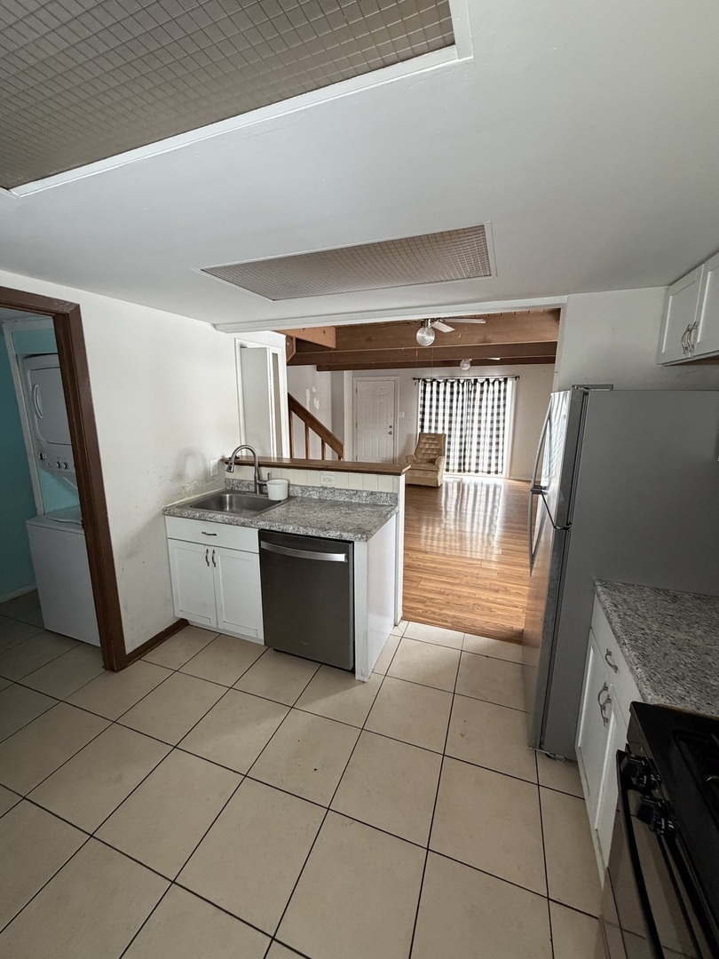 523 MEADOW GREEN Lane, Round Lake Beach, IL 60073