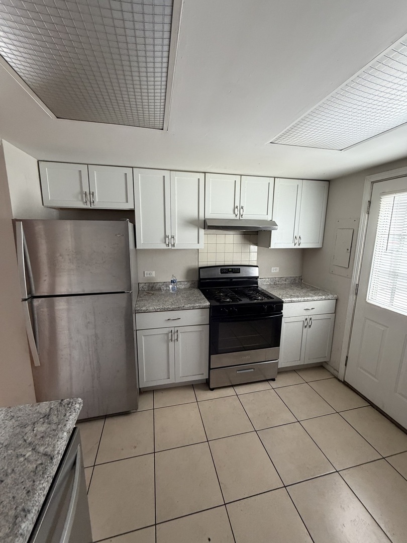 523 MEADOW GREEN Lane, Round Lake Beach, IL 60073