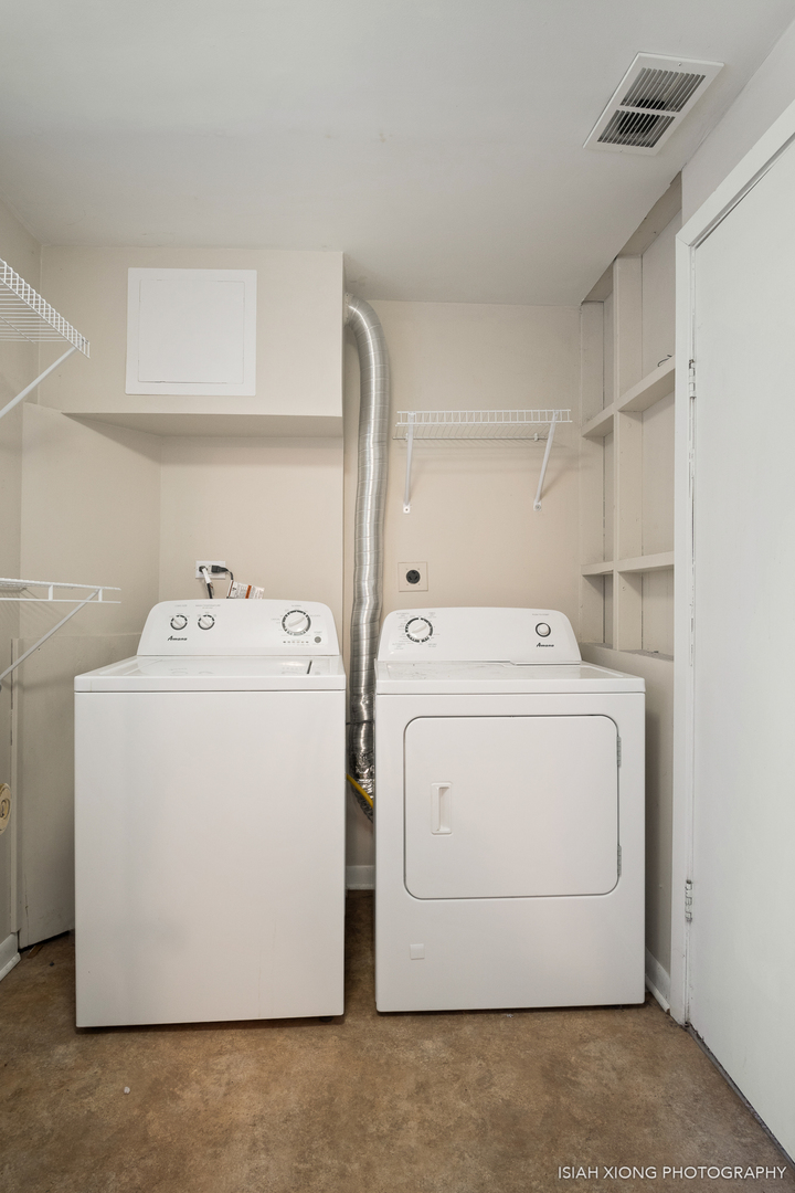 121 Elmwood Drive, Naperville, IL 60540