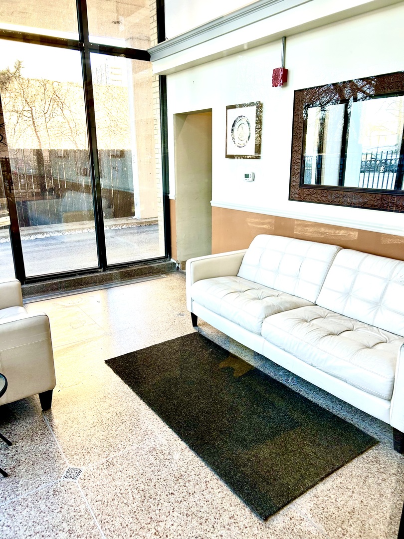 6701 S Crandon Avenue #9B, Chicago, IL 60649