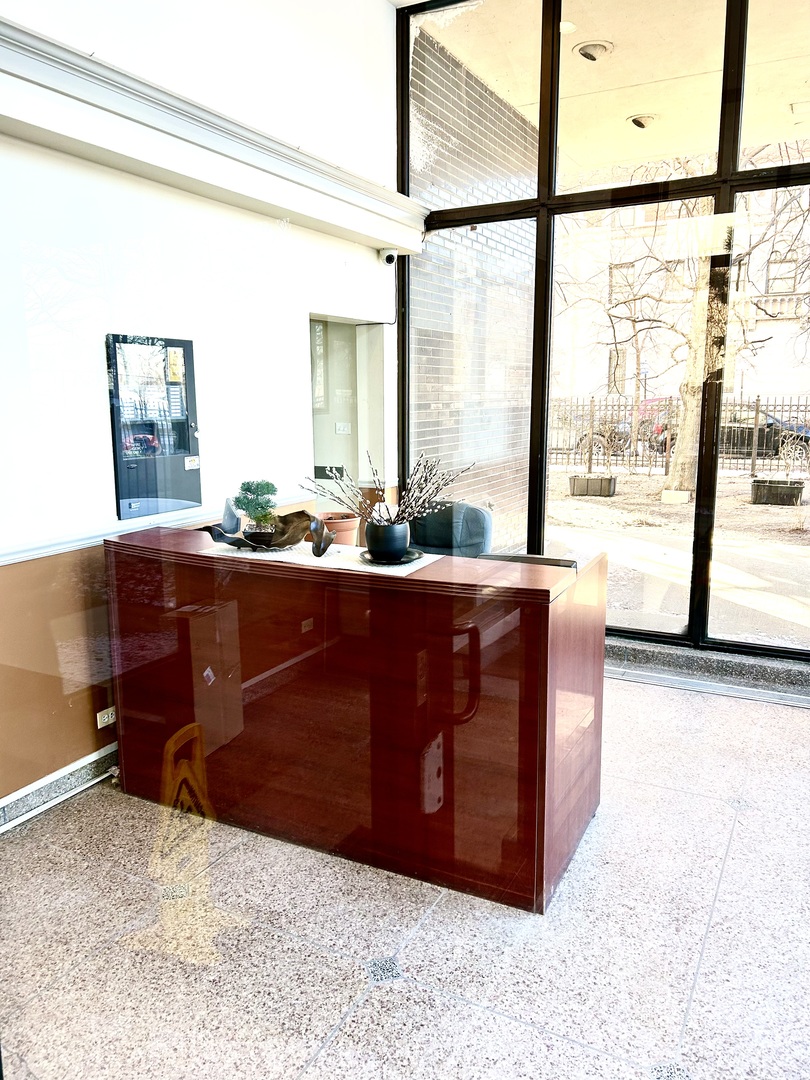 6701 S Crandon Avenue #9B, Chicago, IL 60649