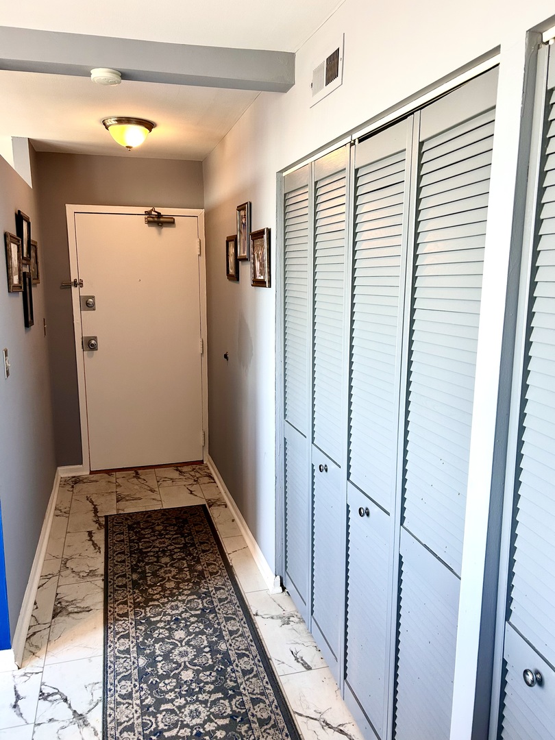 6701 S Crandon Avenue #9B, Chicago, IL 60649