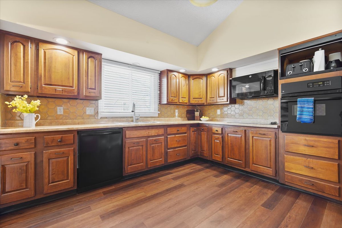 5 Pembrook Circle, Bloomington, IL 61704