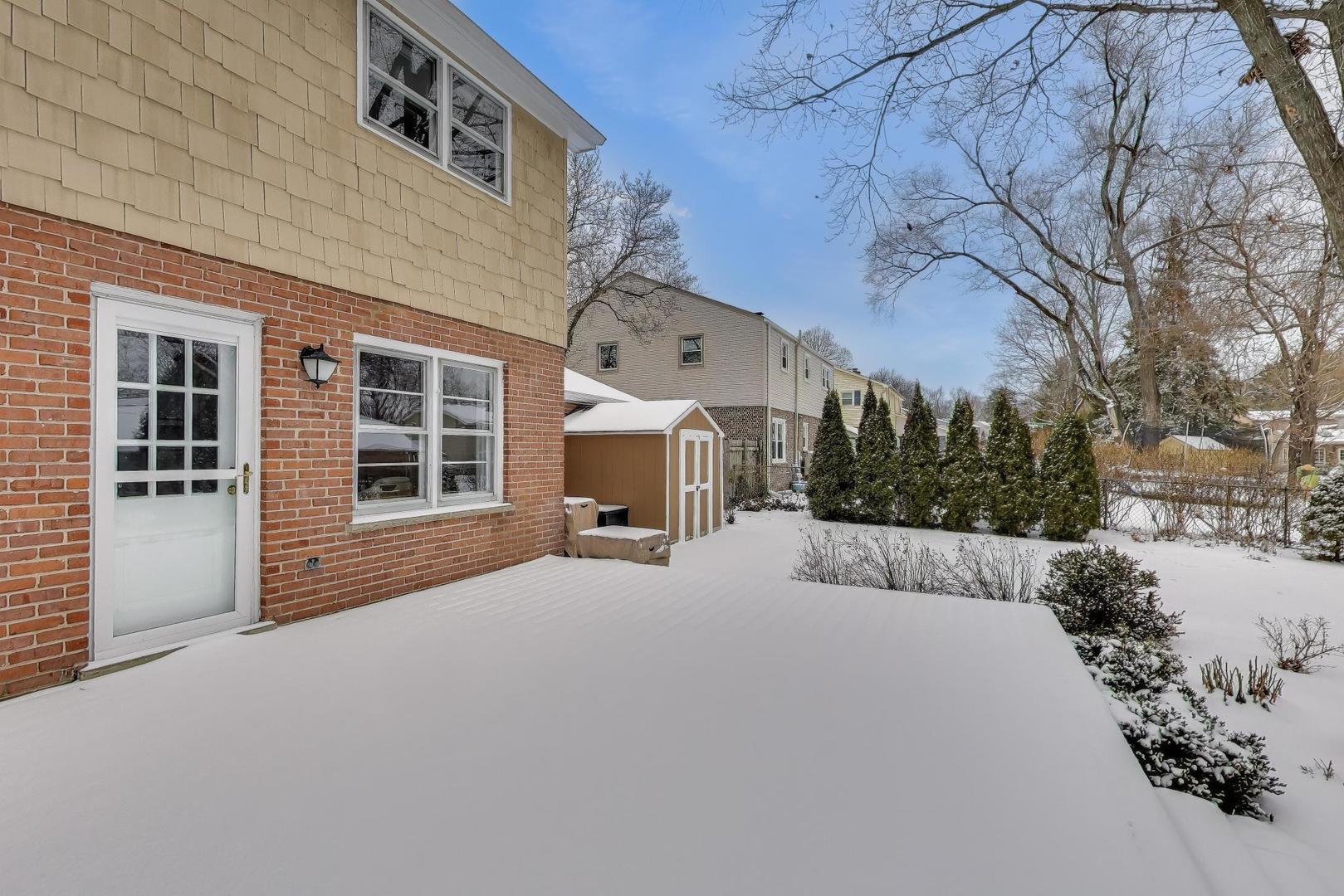 913 N Arrowhead Drive, Palatine, IL 60074