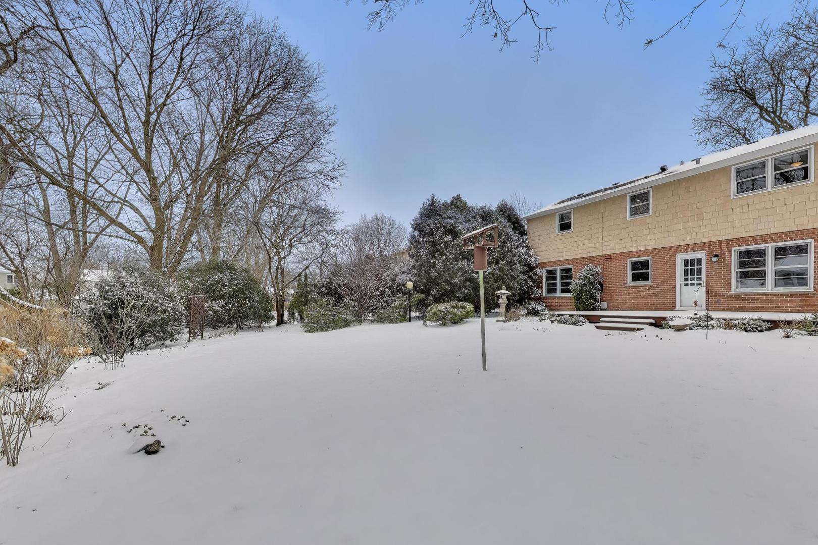 913 N Arrowhead Drive, Palatine, IL 60074