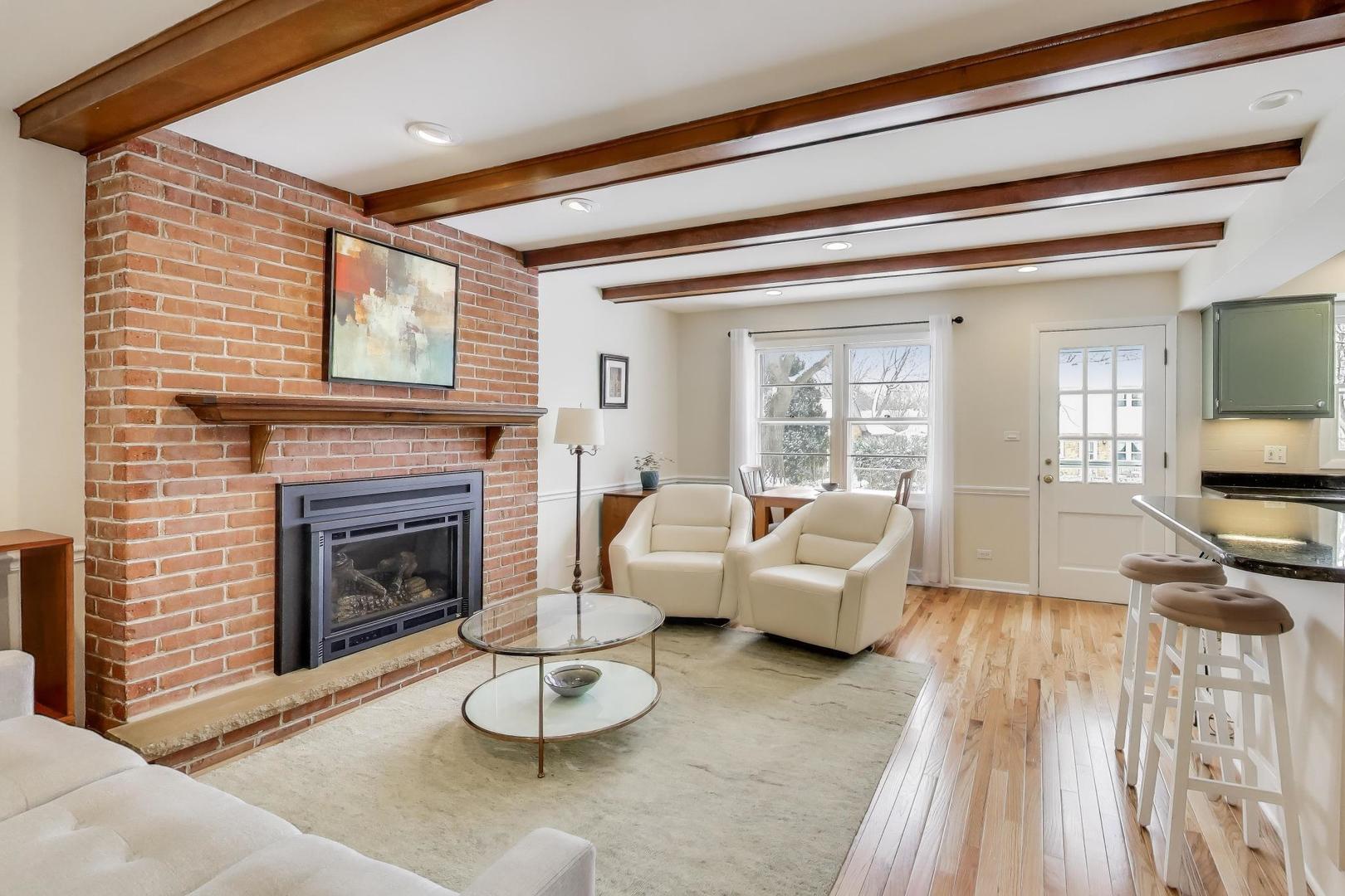 913 N Arrowhead Drive, Palatine, IL 60074