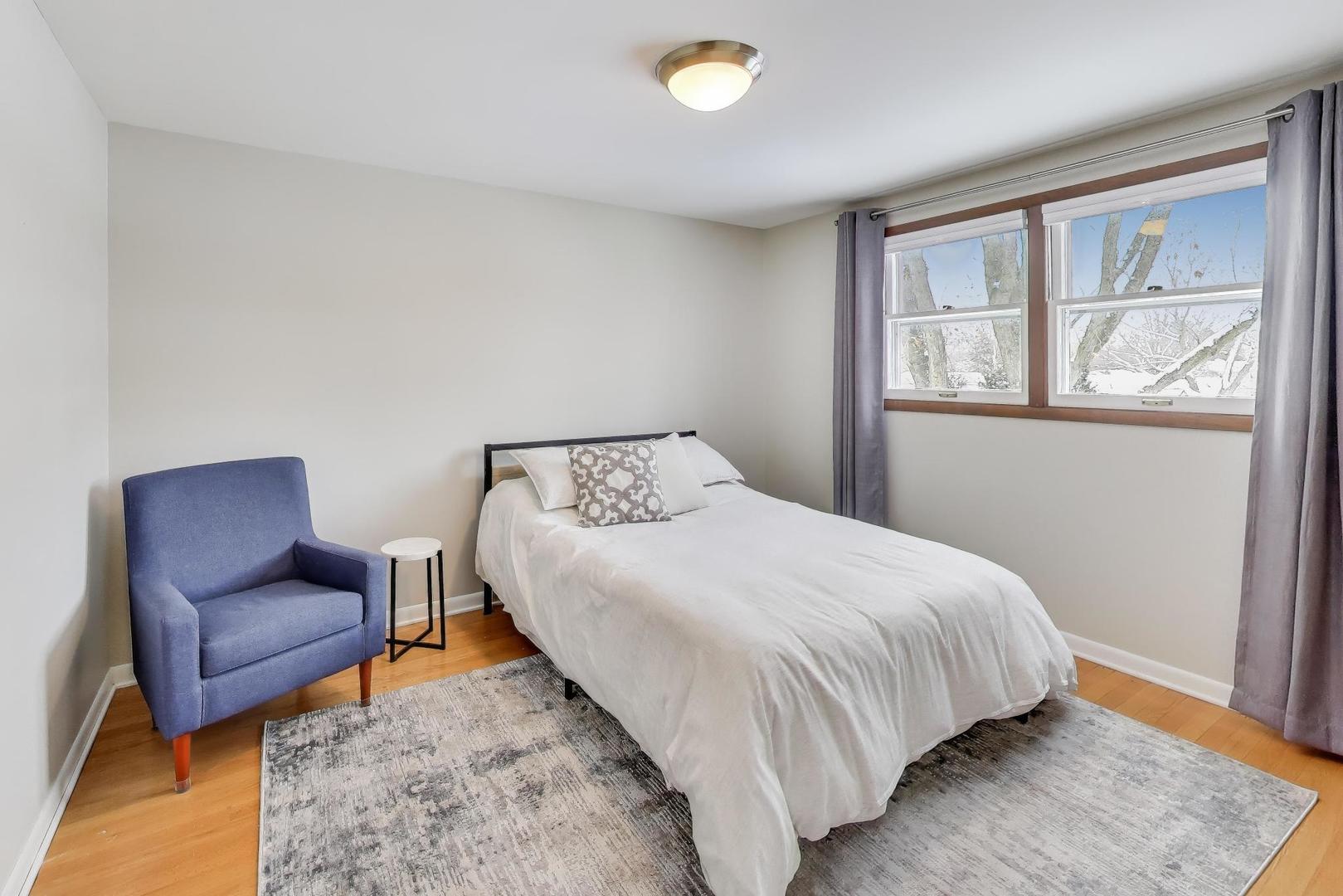 913 N Arrowhead Drive, Palatine, IL 60074