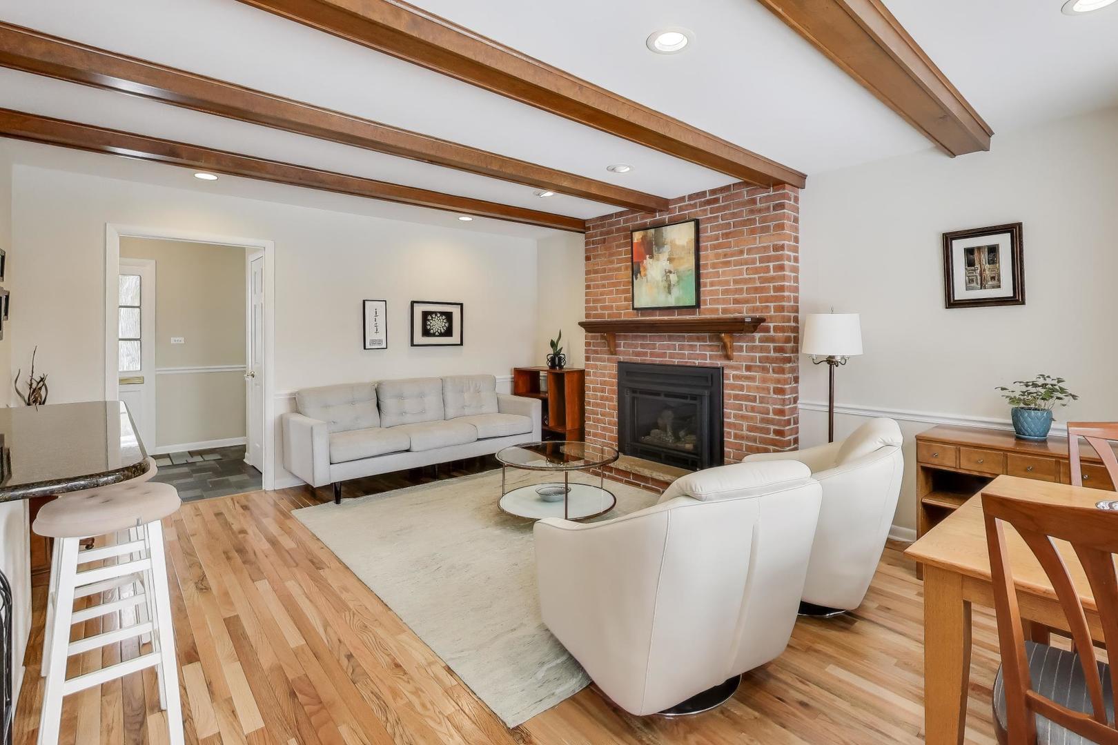 913 N Arrowhead Drive, Palatine, IL 60074