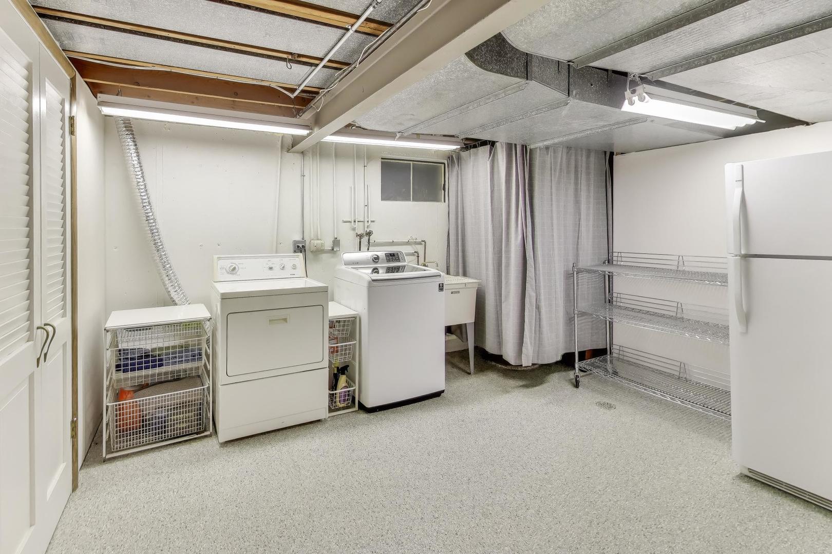 913 N Arrowhead Drive, Palatine, IL 60074