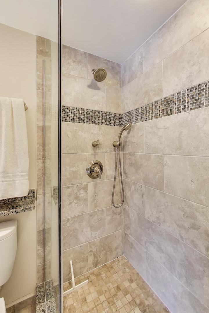 913 N Arrowhead Drive, Palatine, IL 60074