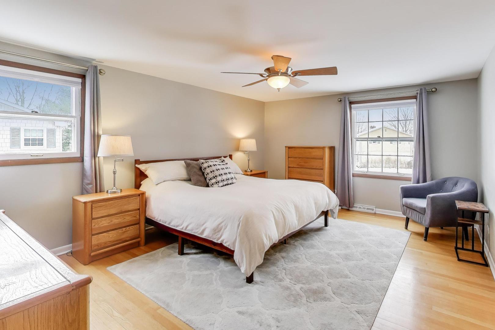 913 N Arrowhead Drive, Palatine, IL 60074