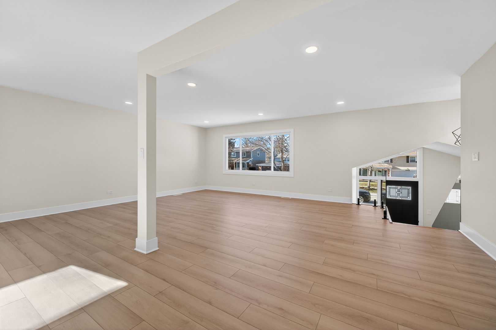 1319 N Chestnut Avenue, Arlington Heights, IL 60004