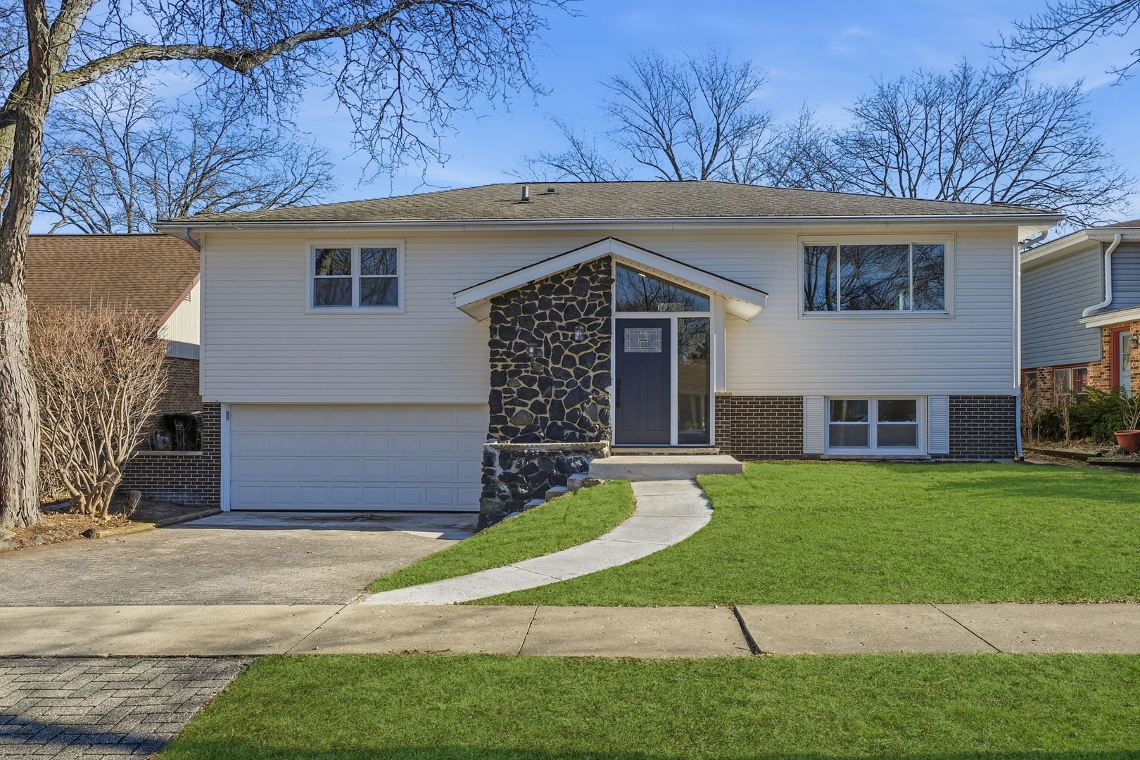 1319 N Chestnut Avenue, Arlington Heights, IL 60004