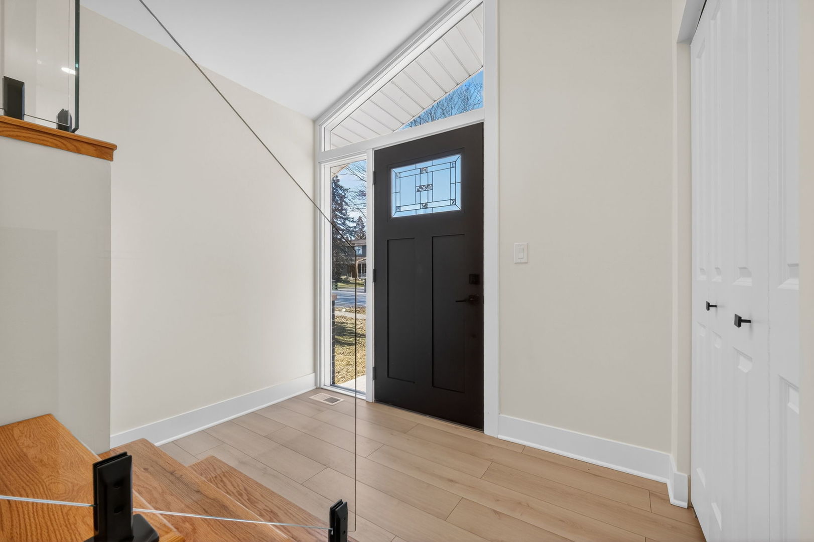 1319 N Chestnut Avenue, Arlington Heights, IL 60004