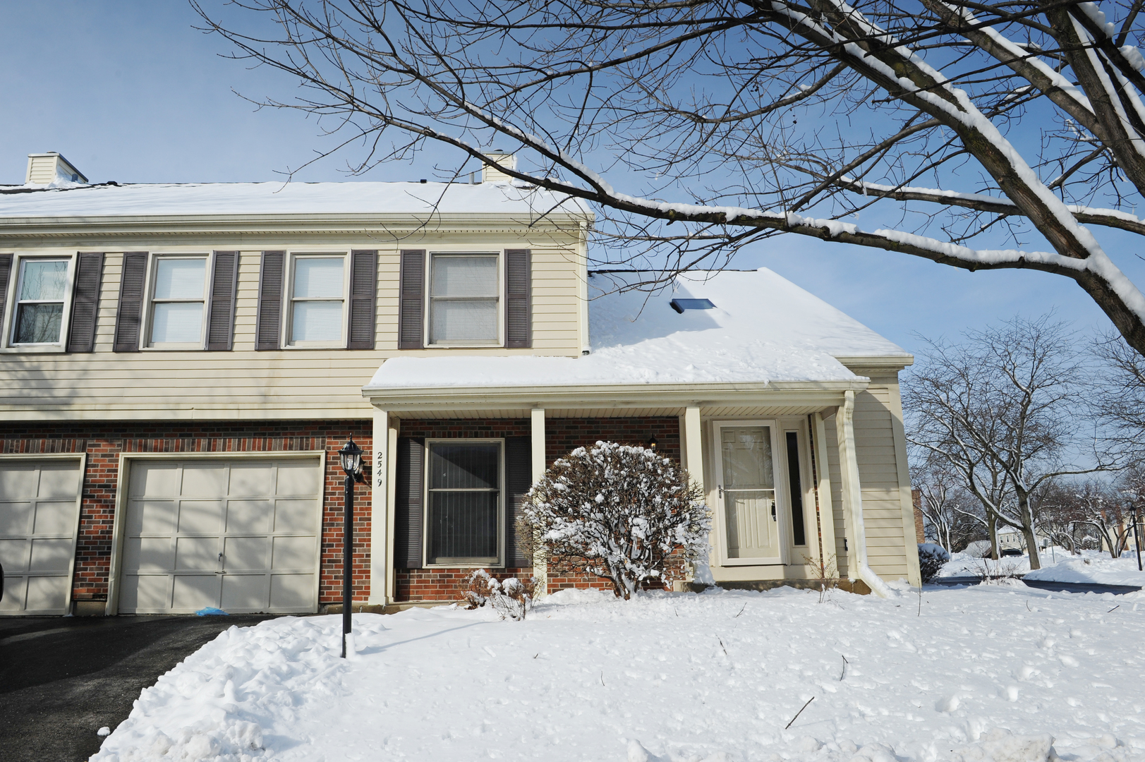 2549 College Hill Circle, Schaumburg, IL 60173