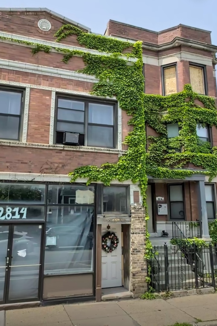 2814 N Kedzie Avenue, Chicago, IL 60618
