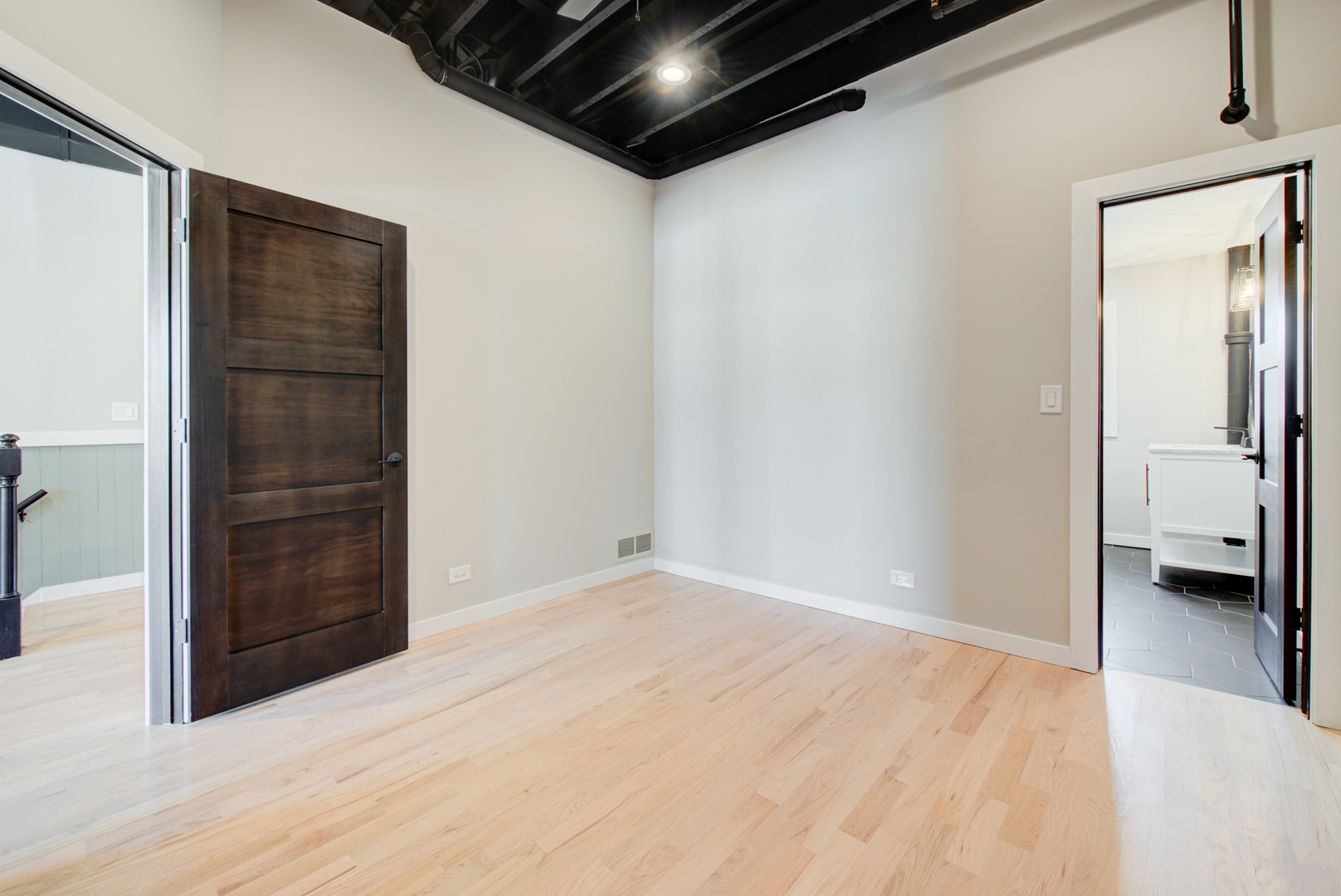 221 W Main Street, St. Charles, IL 60174