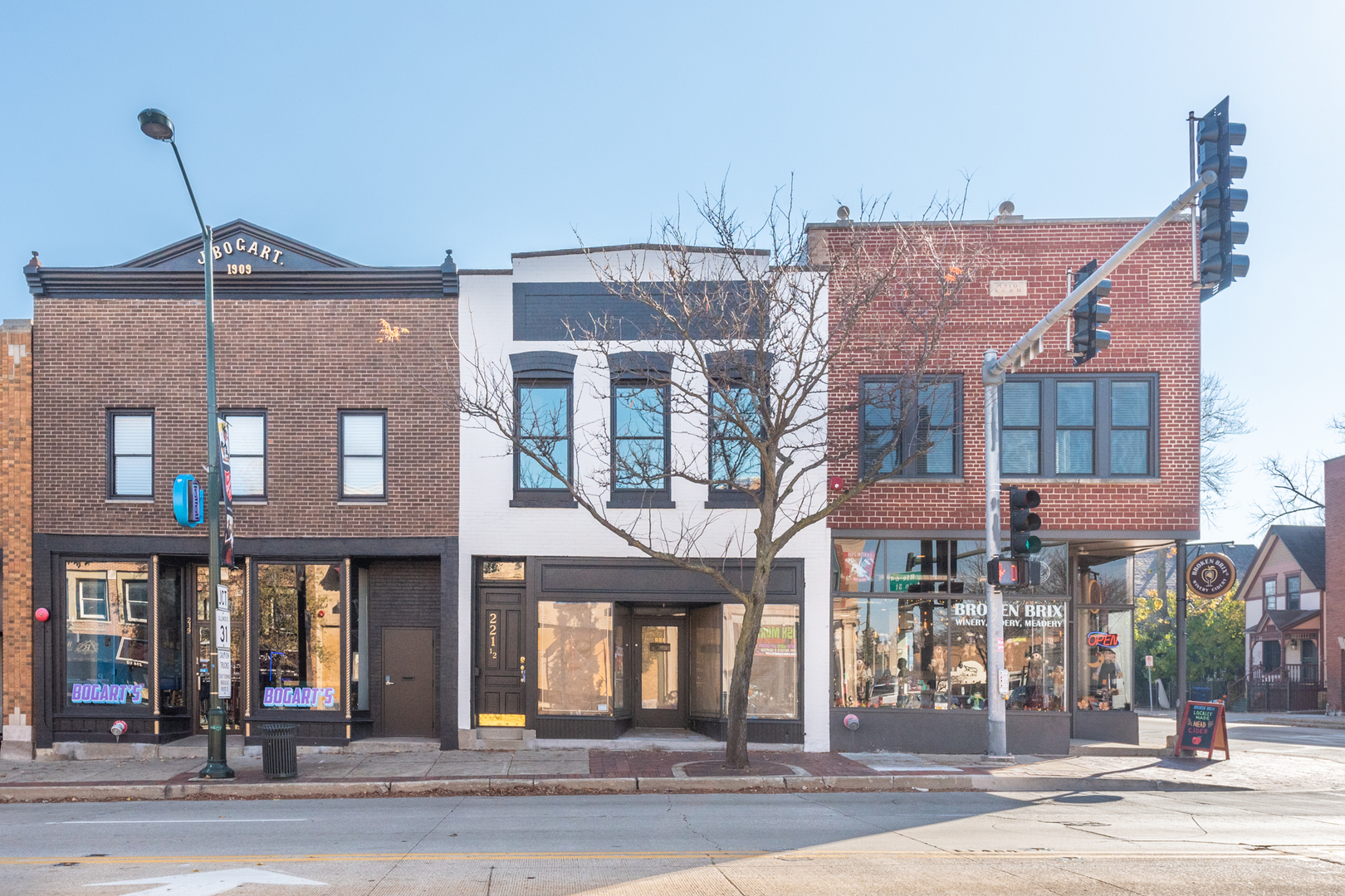 221 W Main Street, St. Charles, IL 60174