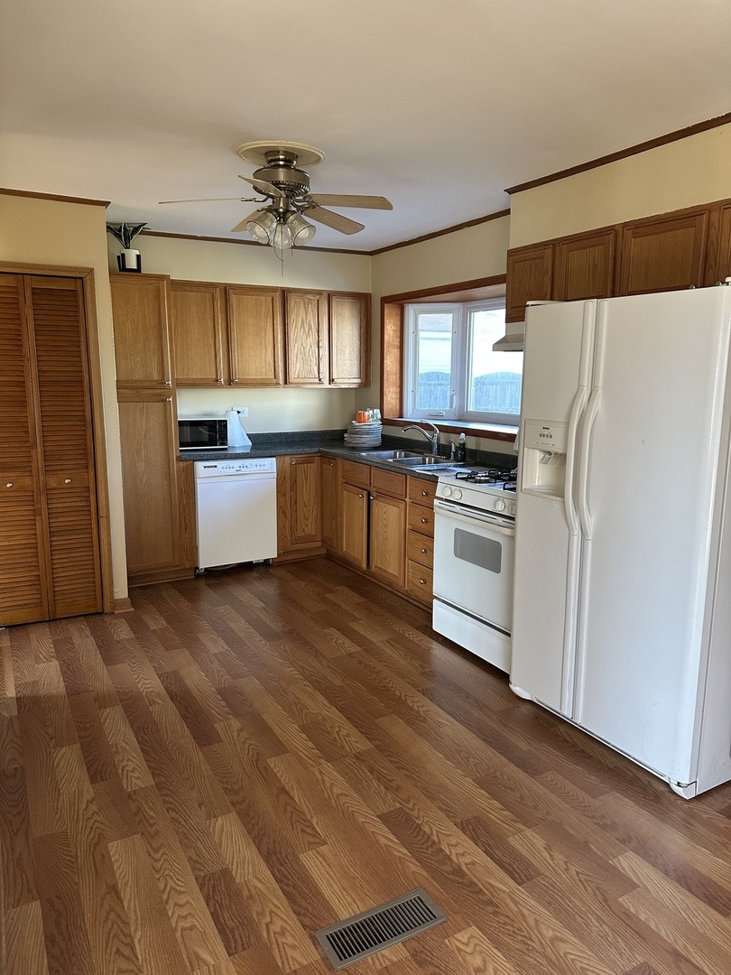 6316 W 83RD Place, Burbank, IL 60459