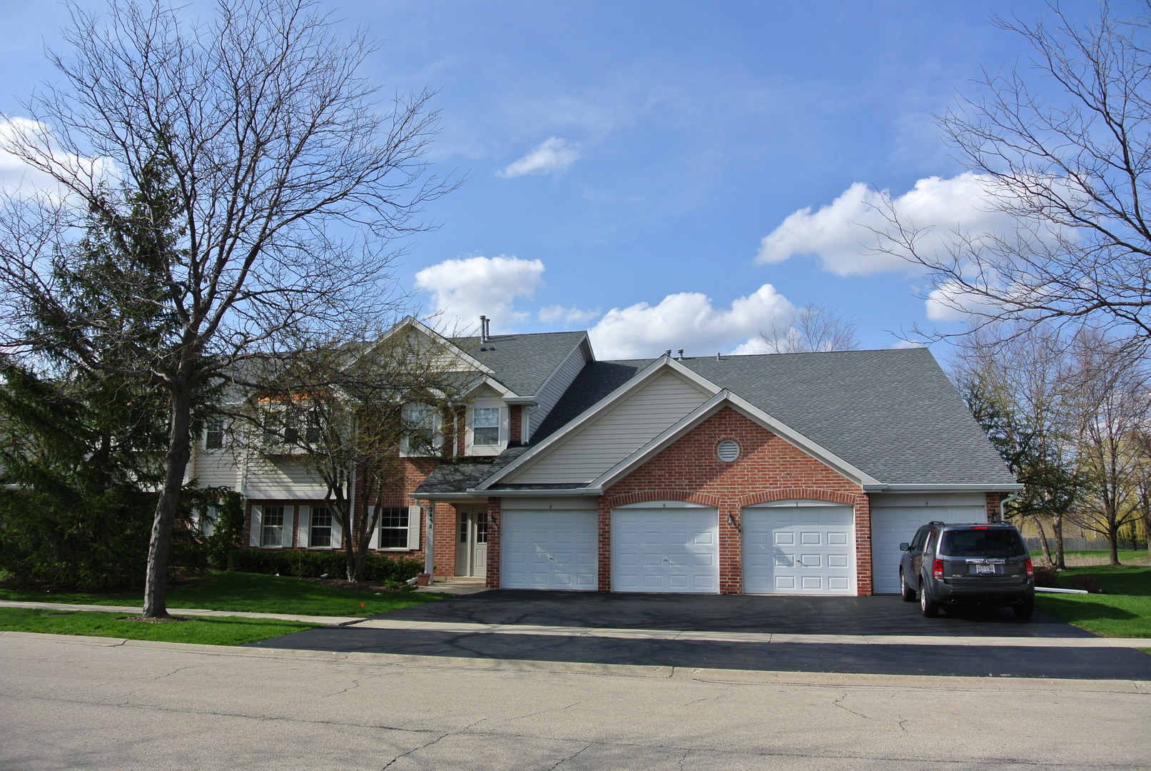 2458 CHARLESTON Drive #5, Schaumburg, IL 60193