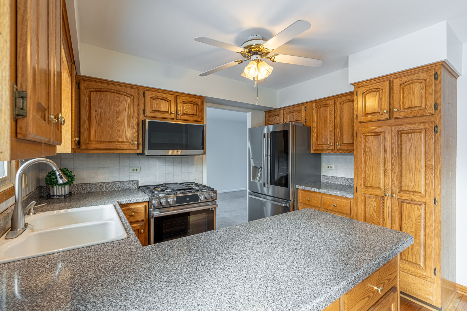 921 Lancaster Avenue, Downers Grove, IL 60516