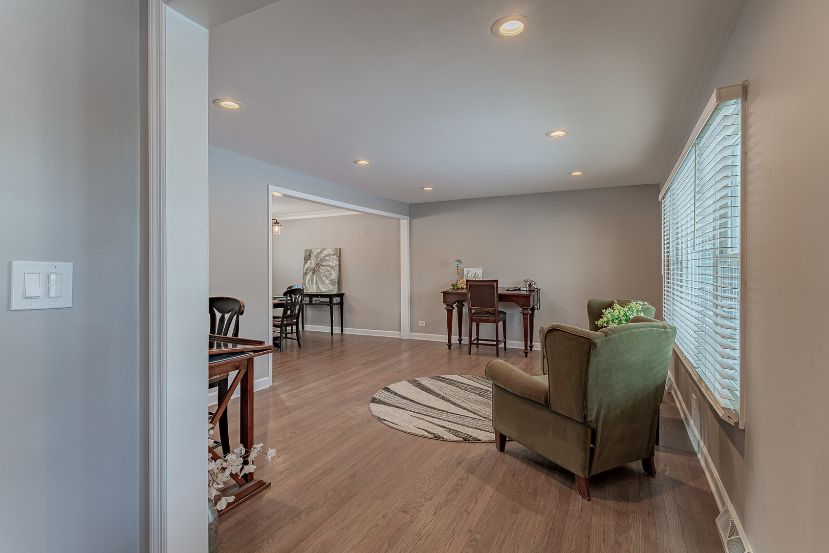 1330 S RIDGE Avenue, Arlington Heights, IL 60005