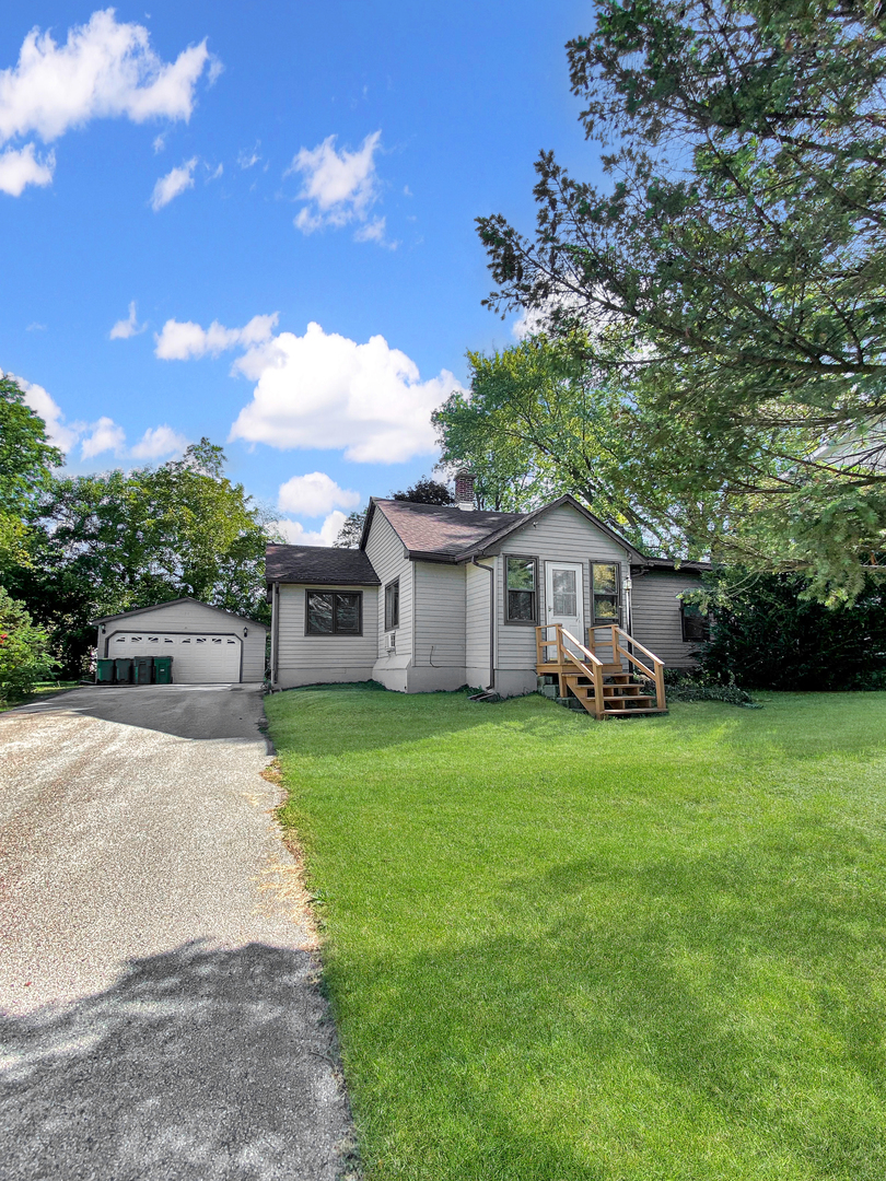 11 S Lake Avenue, Fox Lake, IL 60020