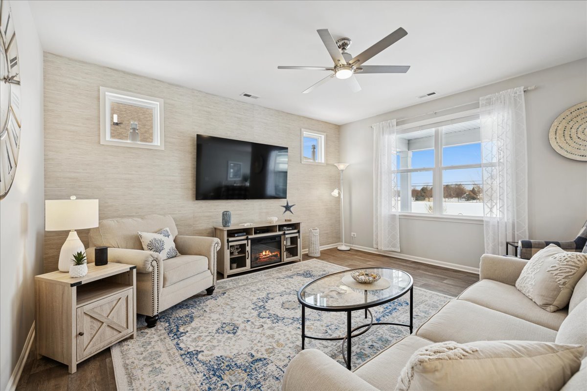 1639 Rochester Road, Pingree Grove, IL 60140