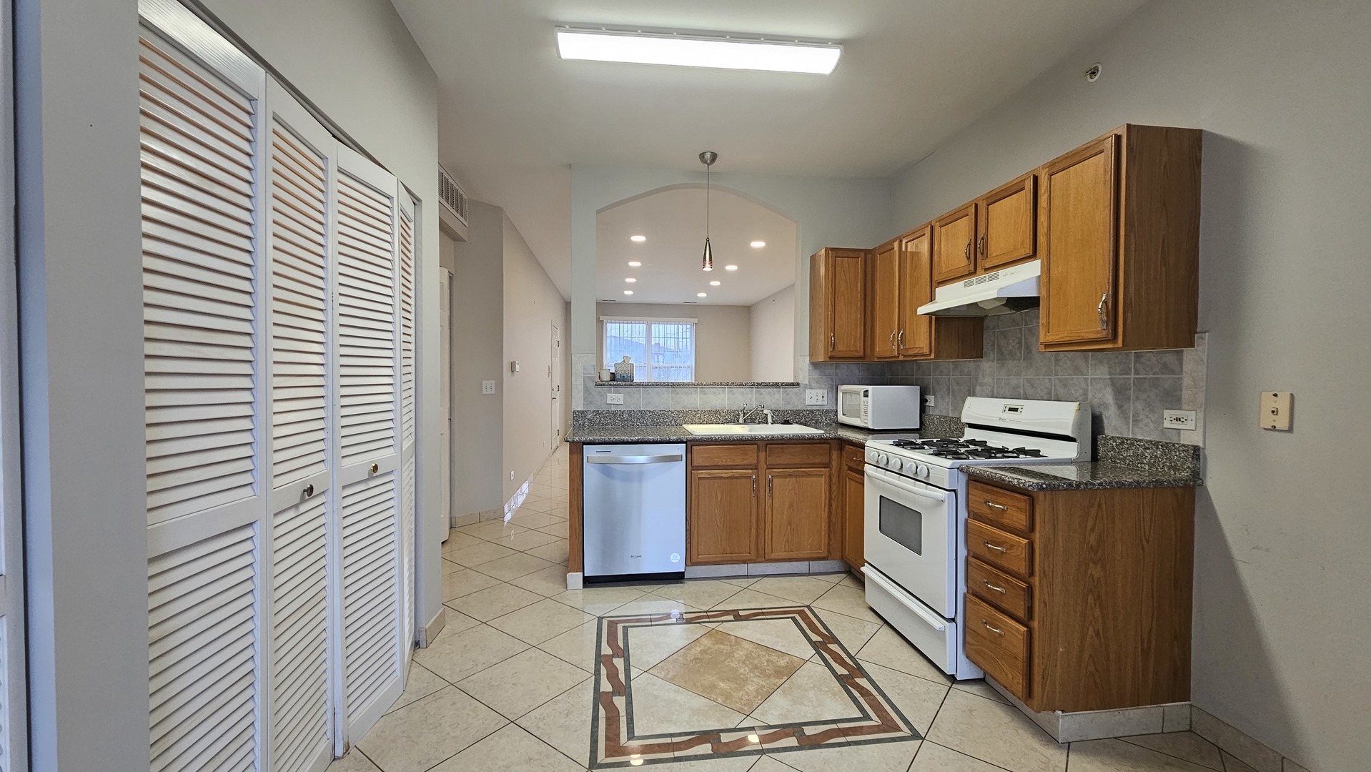 151 N Waters Edge Drive #C, Glendale Heights, IL 60139