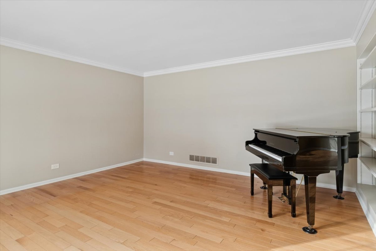 1123 Mill Race Lane, Naperville, IL 60565