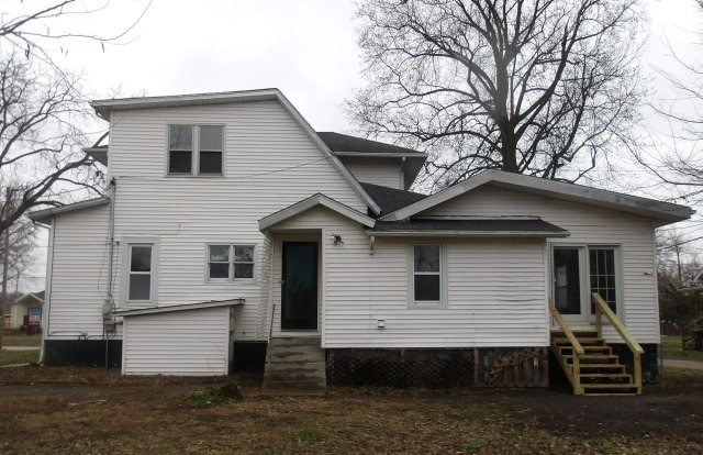 405 S 4th Street, Effingham, IL 62401