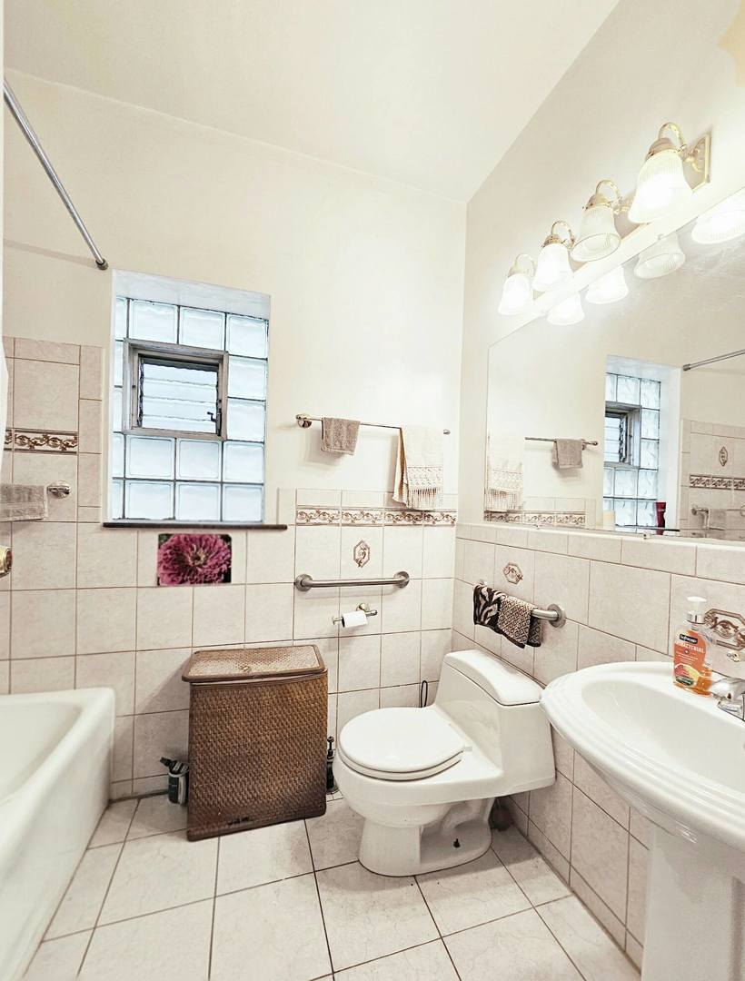 7949 S Rhodes Avenue, Chicago, IL 60619