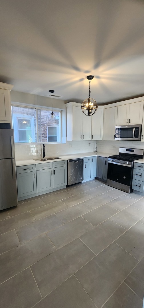 7556 S KENWOOD Avenue #2, Chicago, IL 60619