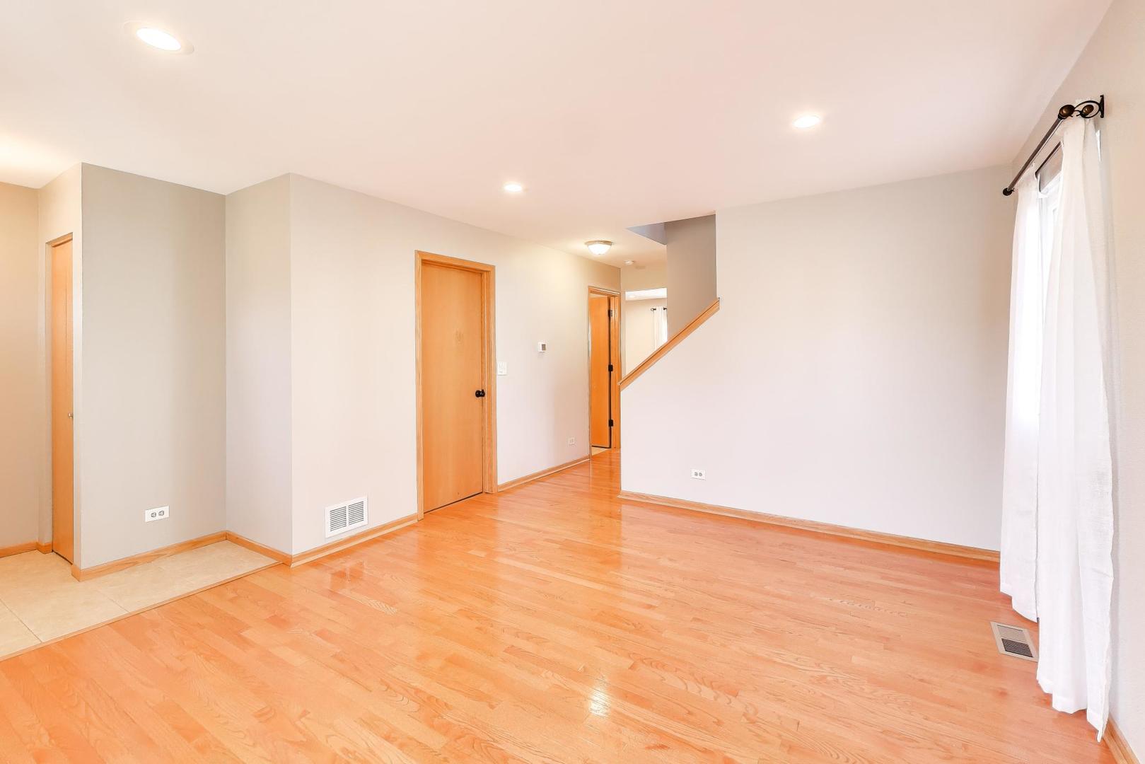 5335 Lansbury Circle, Lake In The Hills, IL 60156