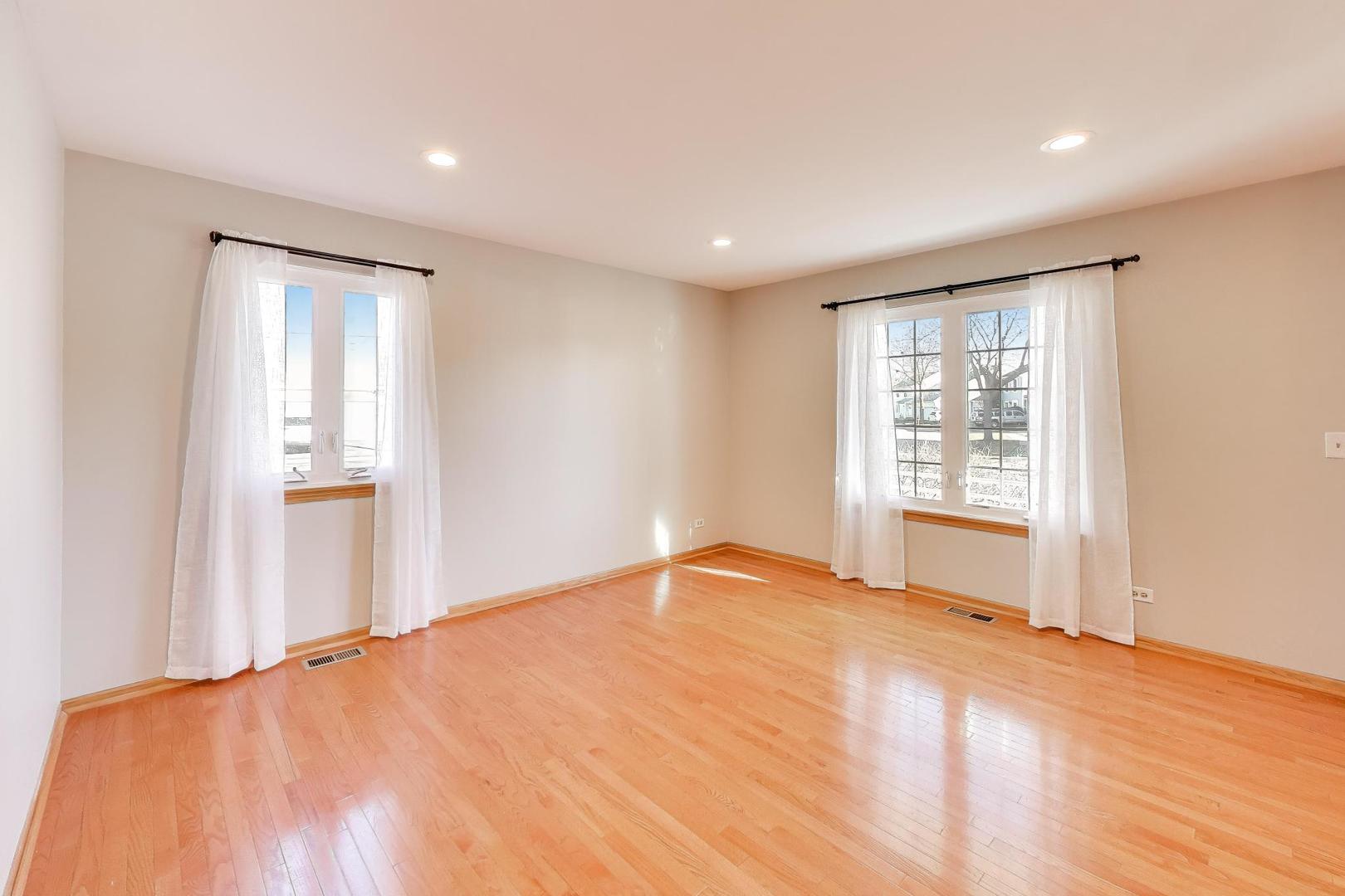 5335 Lansbury Circle, Lake In The Hills, IL 60156