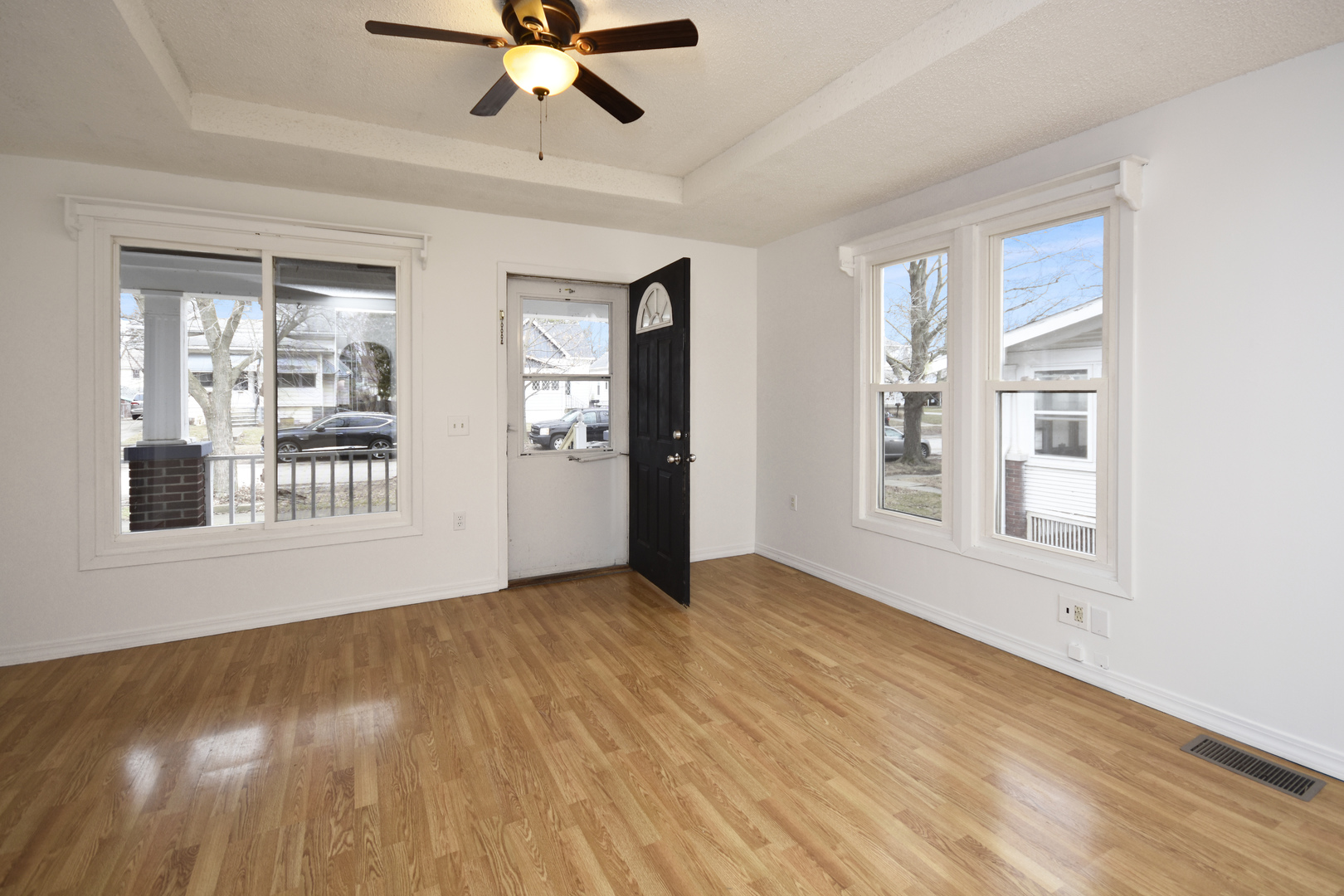 615 N Mulberry Street, Clinton, IL 61727