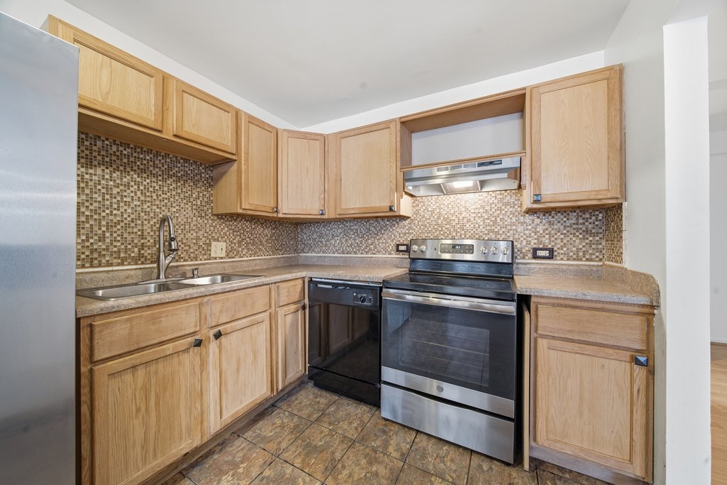 1100 Holbrook Road #D, Homewood, IL 60430