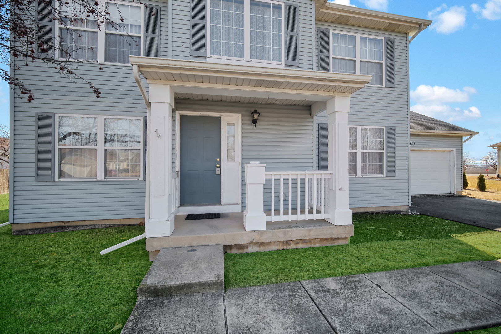 215 Alexandra Court, North Aurora, IL 60542