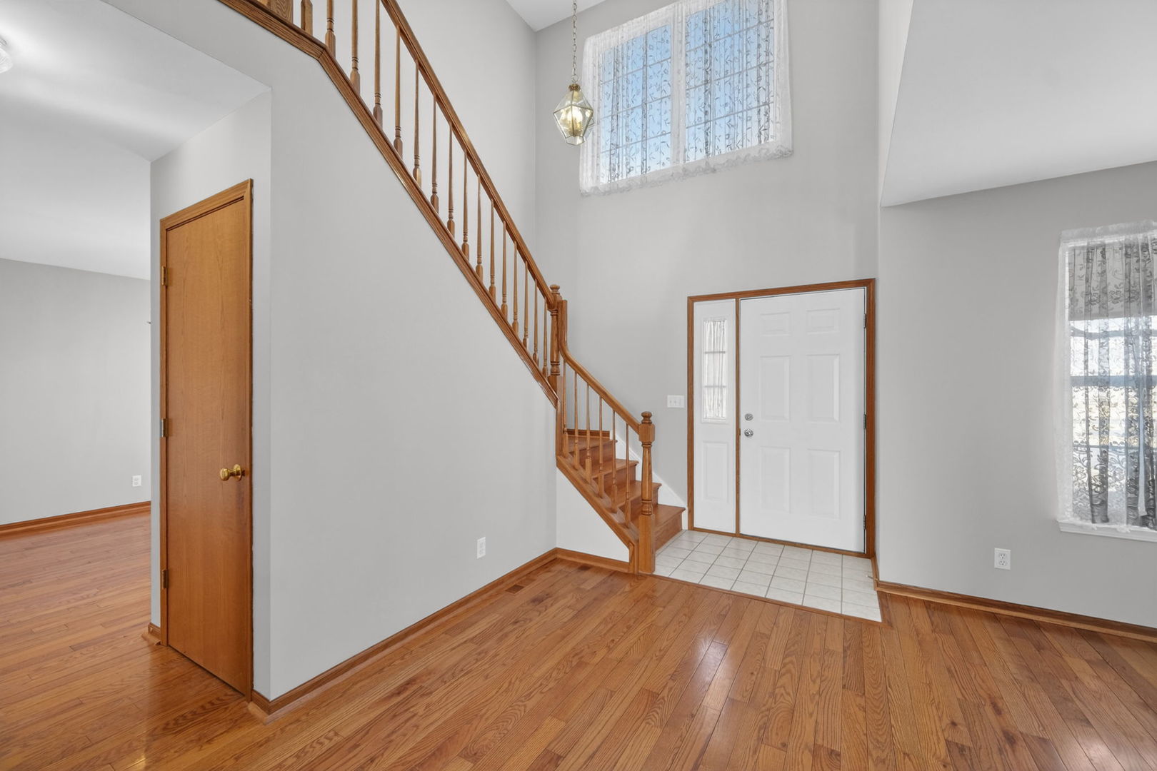 215 Alexandra Court, North Aurora, IL 60542