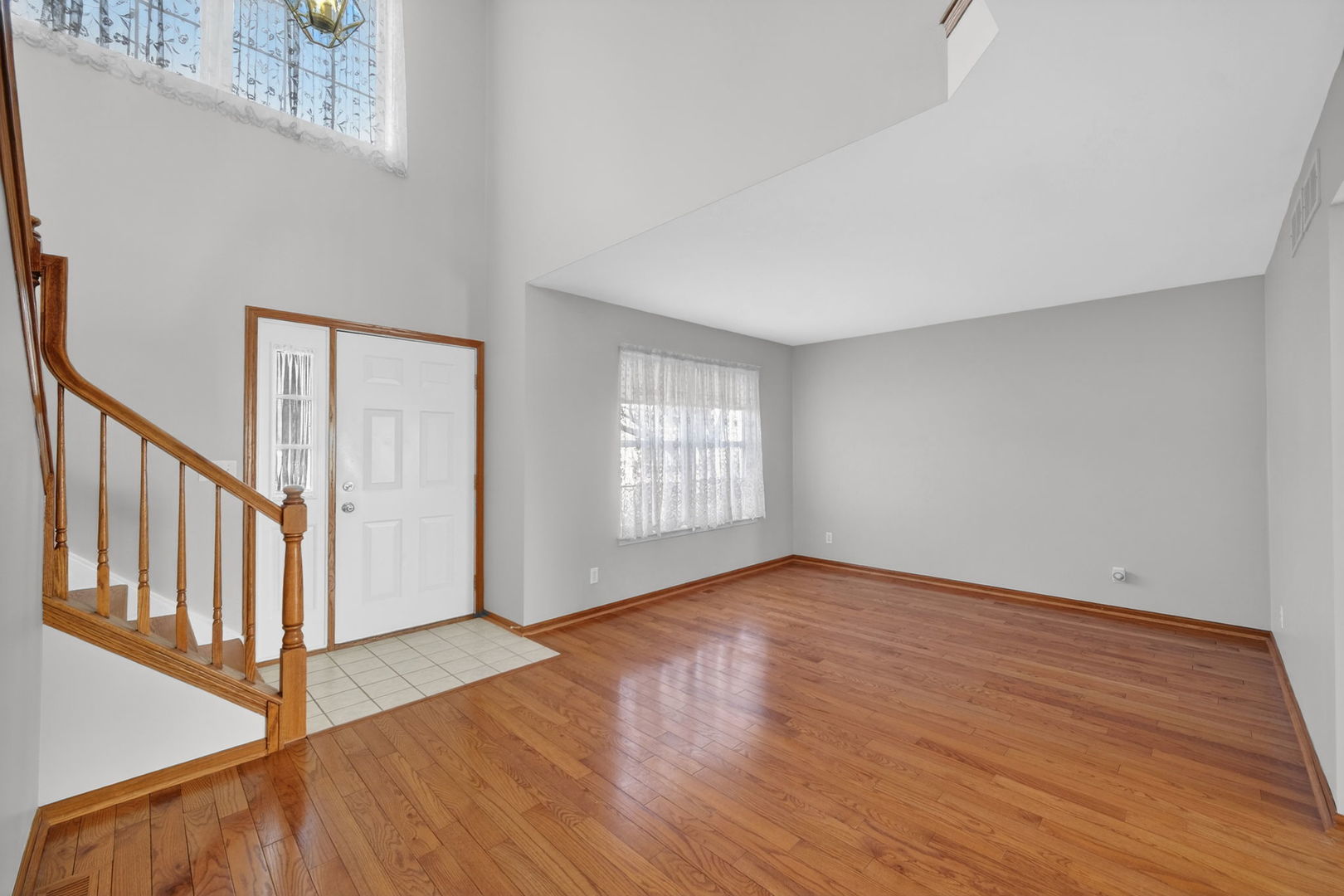 215 Alexandra Court, North Aurora, IL 60542