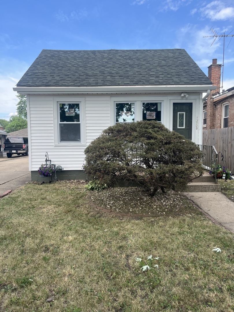 13709 S School Street, Riverdale, IL 60827