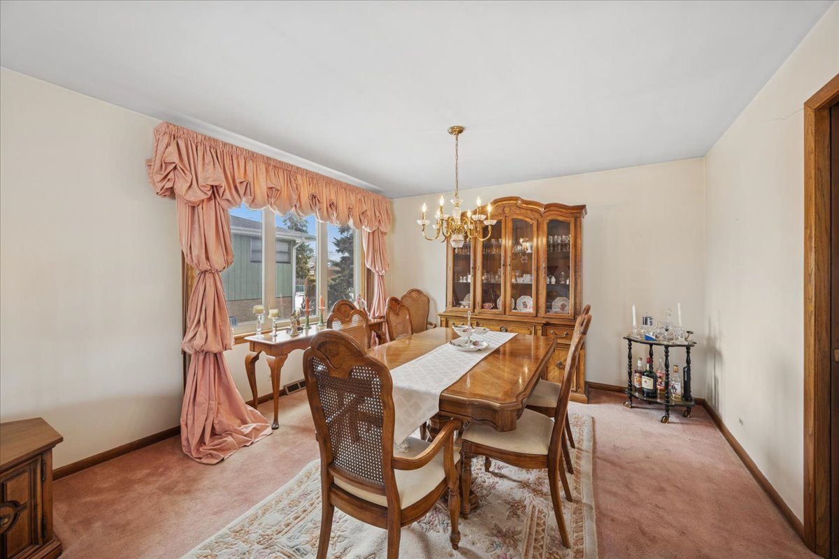 6111 W 128th Street, Palos Heights, IL 60463