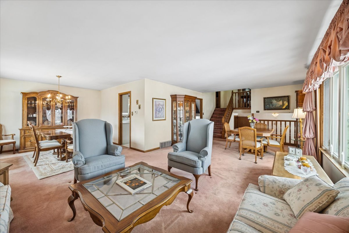 6111 W 128th Street, Palos Heights, IL 60463