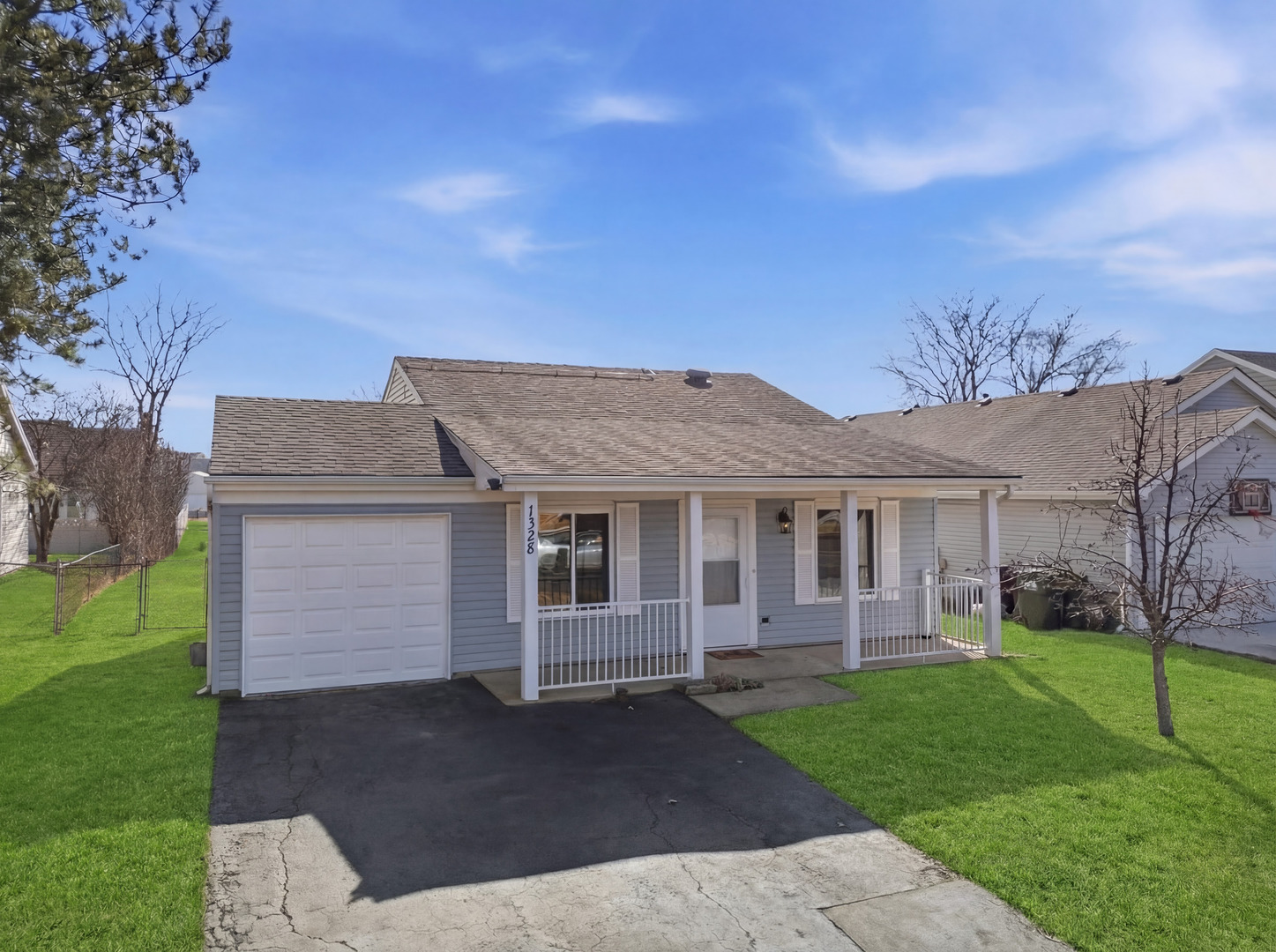 1328 Big Horn Trail, Carol Stream, IL 60188